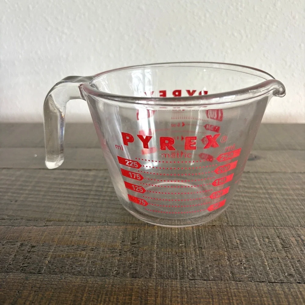Pyrex glass measuring